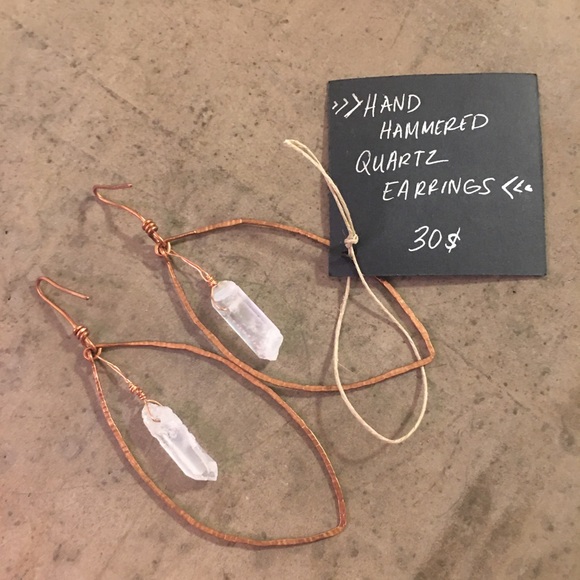 Hand hammered copper quartz crystal earrings - Picture 1 of 1